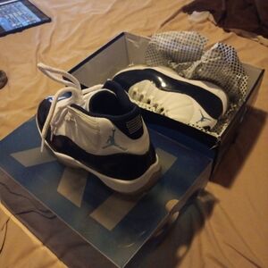 Air Jordan Retro 11 - Black and White